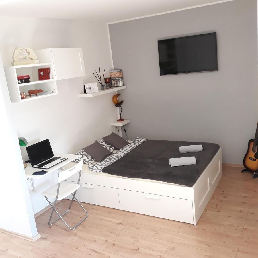 Studio Apartman "Nicole" Pula Exterior foto
