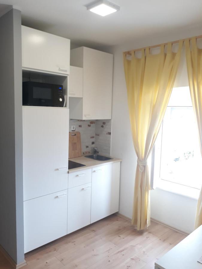 Studio Apartman "Nicole" Pula Exterior foto